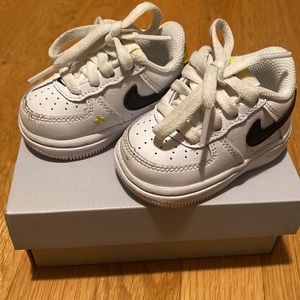 Nike Force 1 LV8